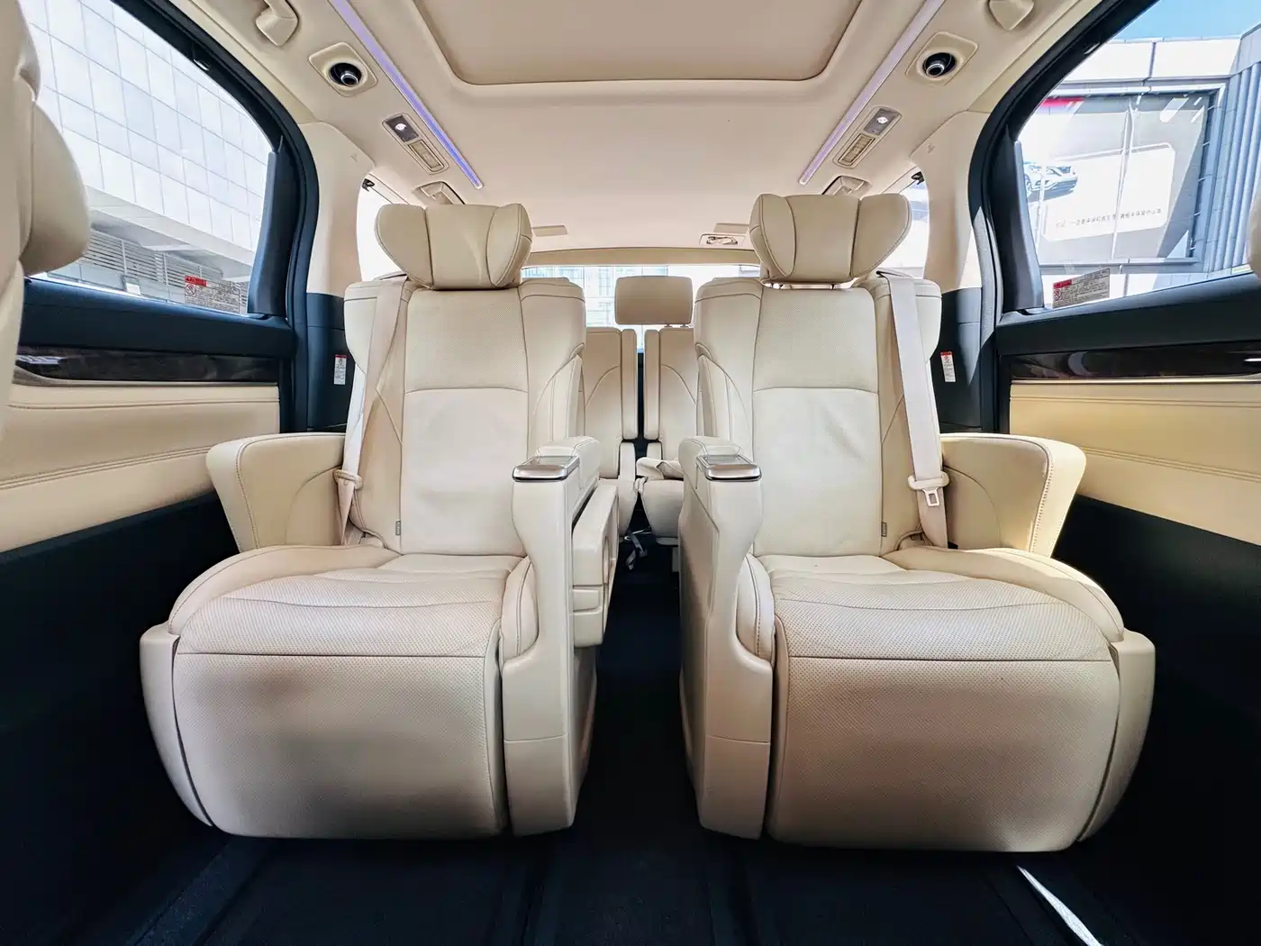 Toyota Alphard 2021 Hybrid 2.5L Luxury фото 8