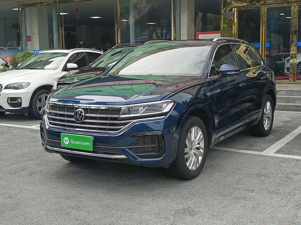 Фото 1 - Volkswagen Touareg