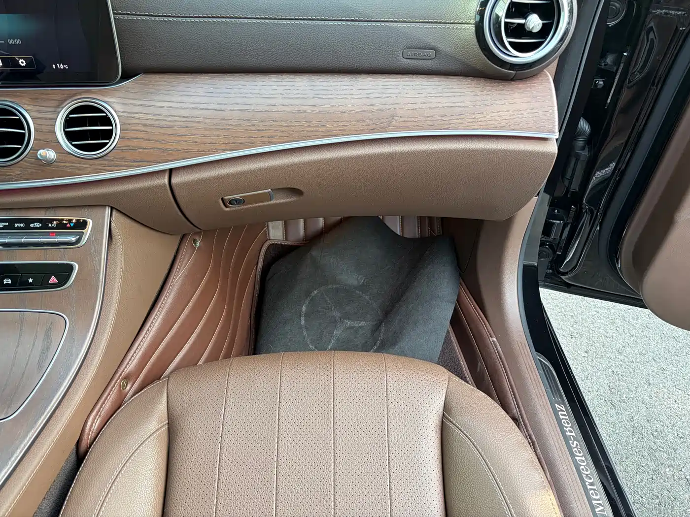 Mercedes-Benz E-Class 2023 E 300 L Luxury фото 15