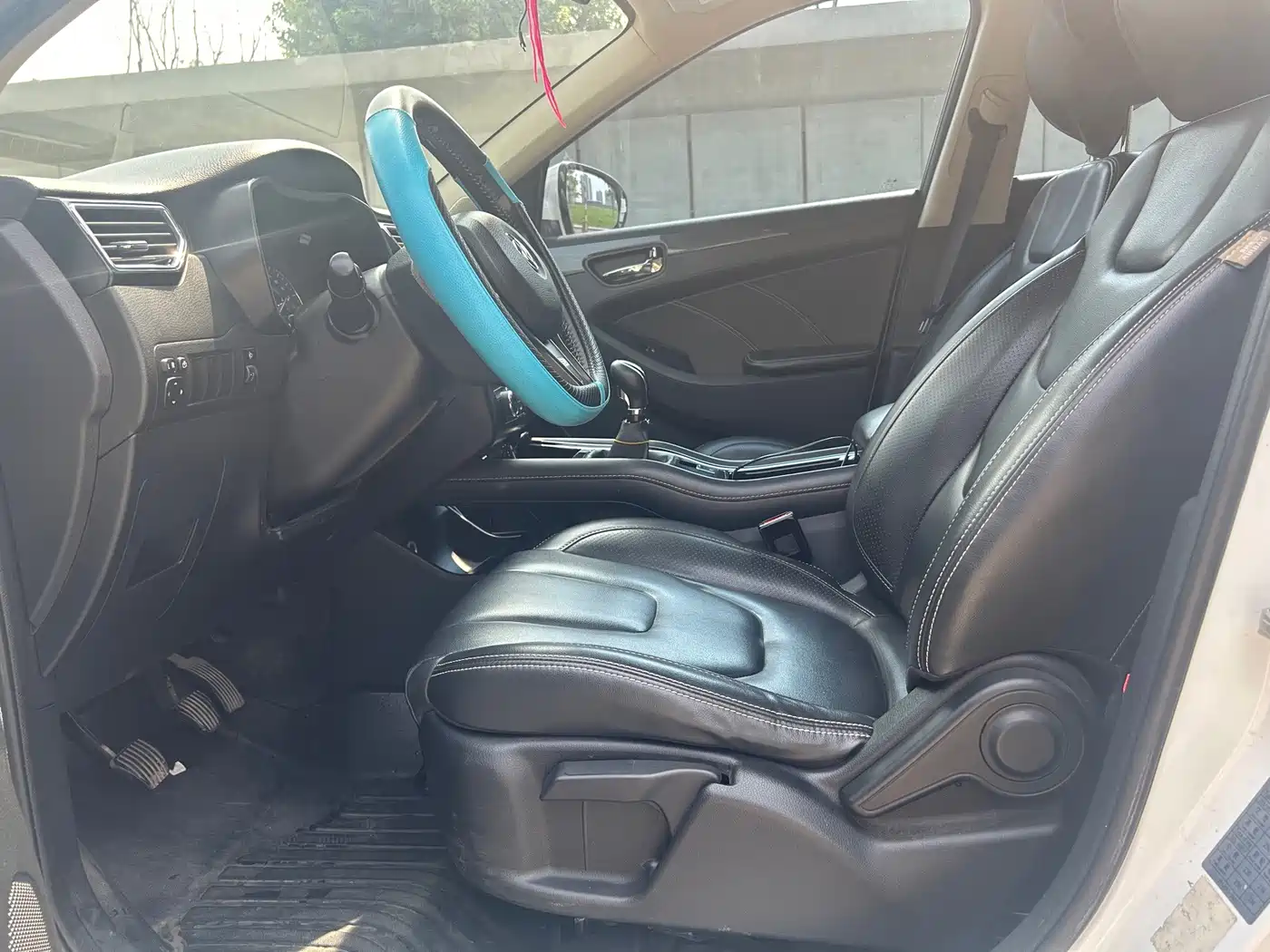 Dongfeng Fengguang Fengguang 580 2016 2016 Model 1.5T Manual Comfort Version