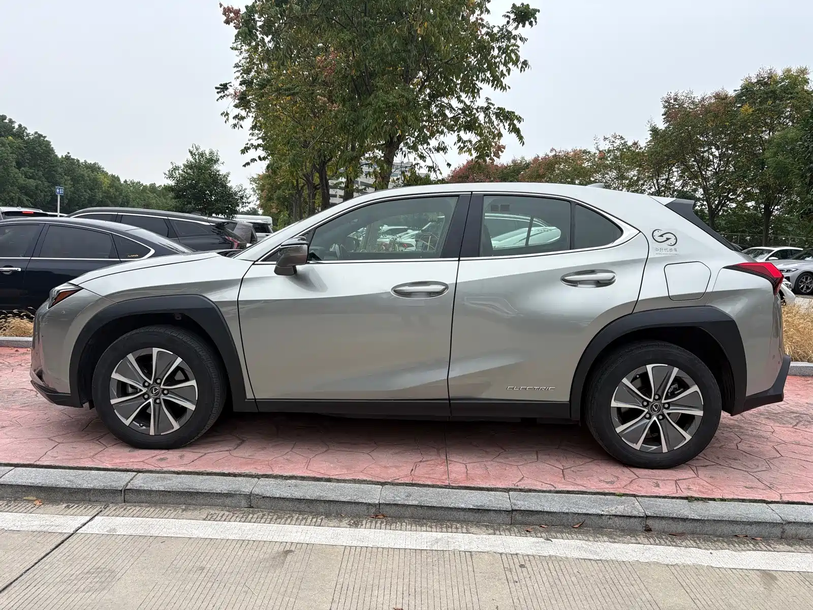 صورة 5 - Lexus UX Electric