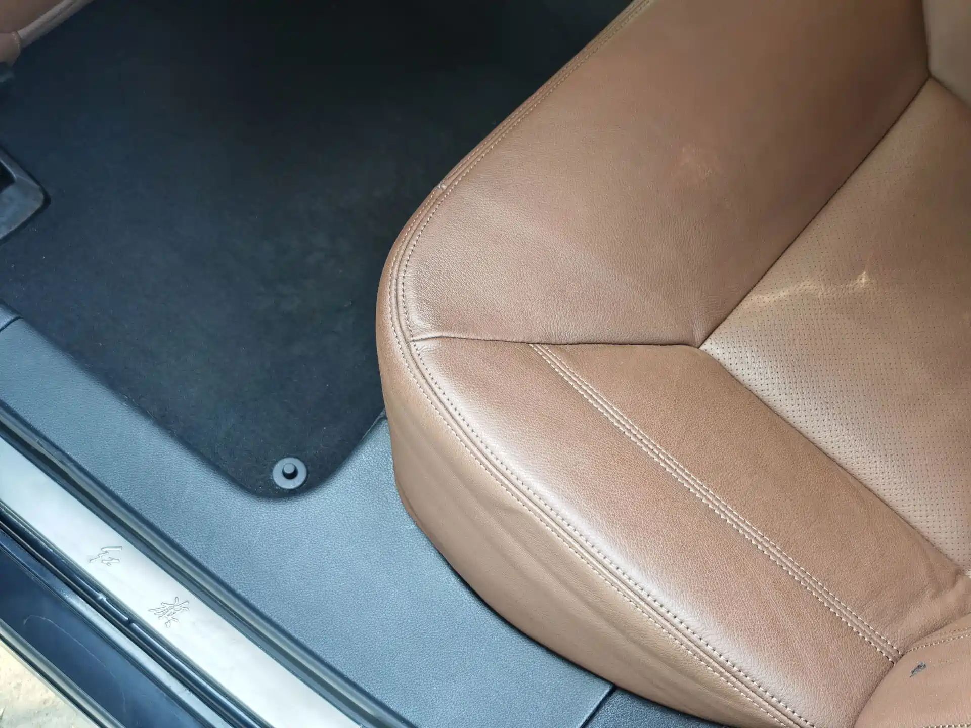 Photo 16 - Hongqi H7
