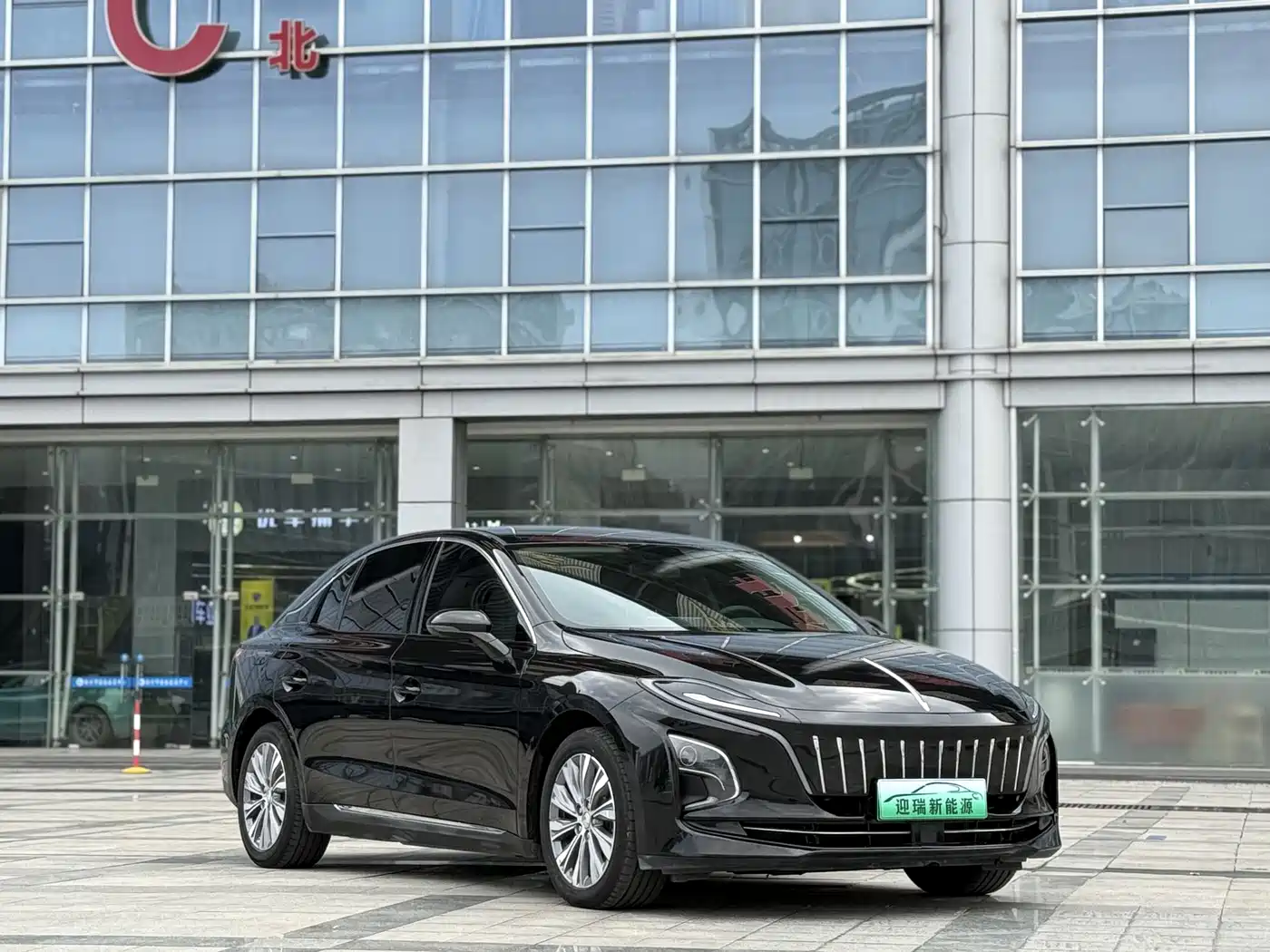 Hongqi HONGQI E QM5