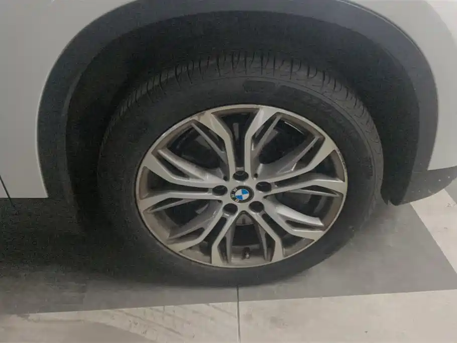BMW X1 2018 sDrive20Li Leading Model фото 6