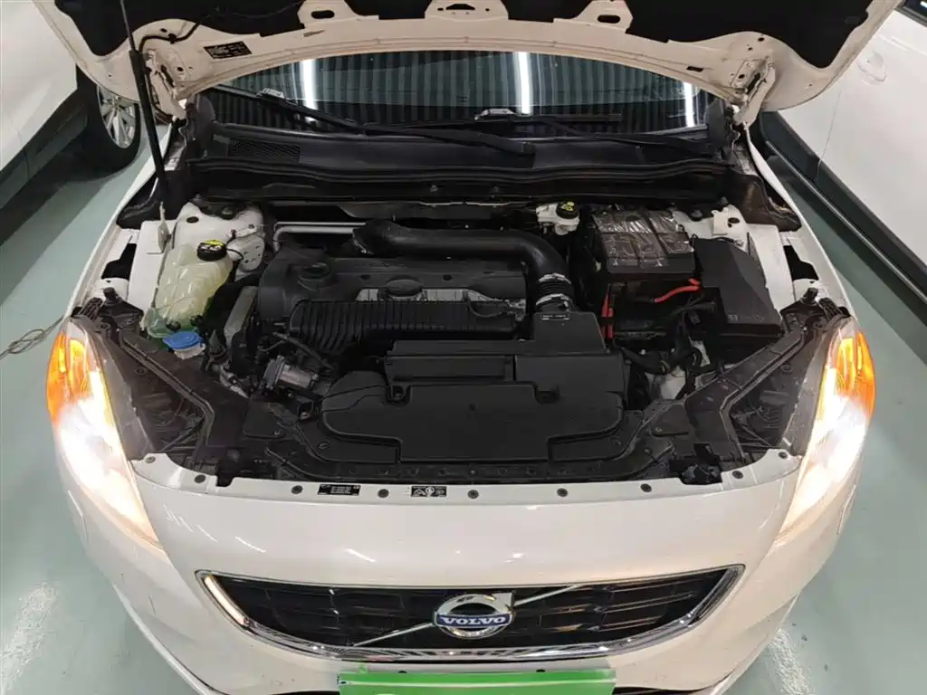 Фото 20 - Volvo V40