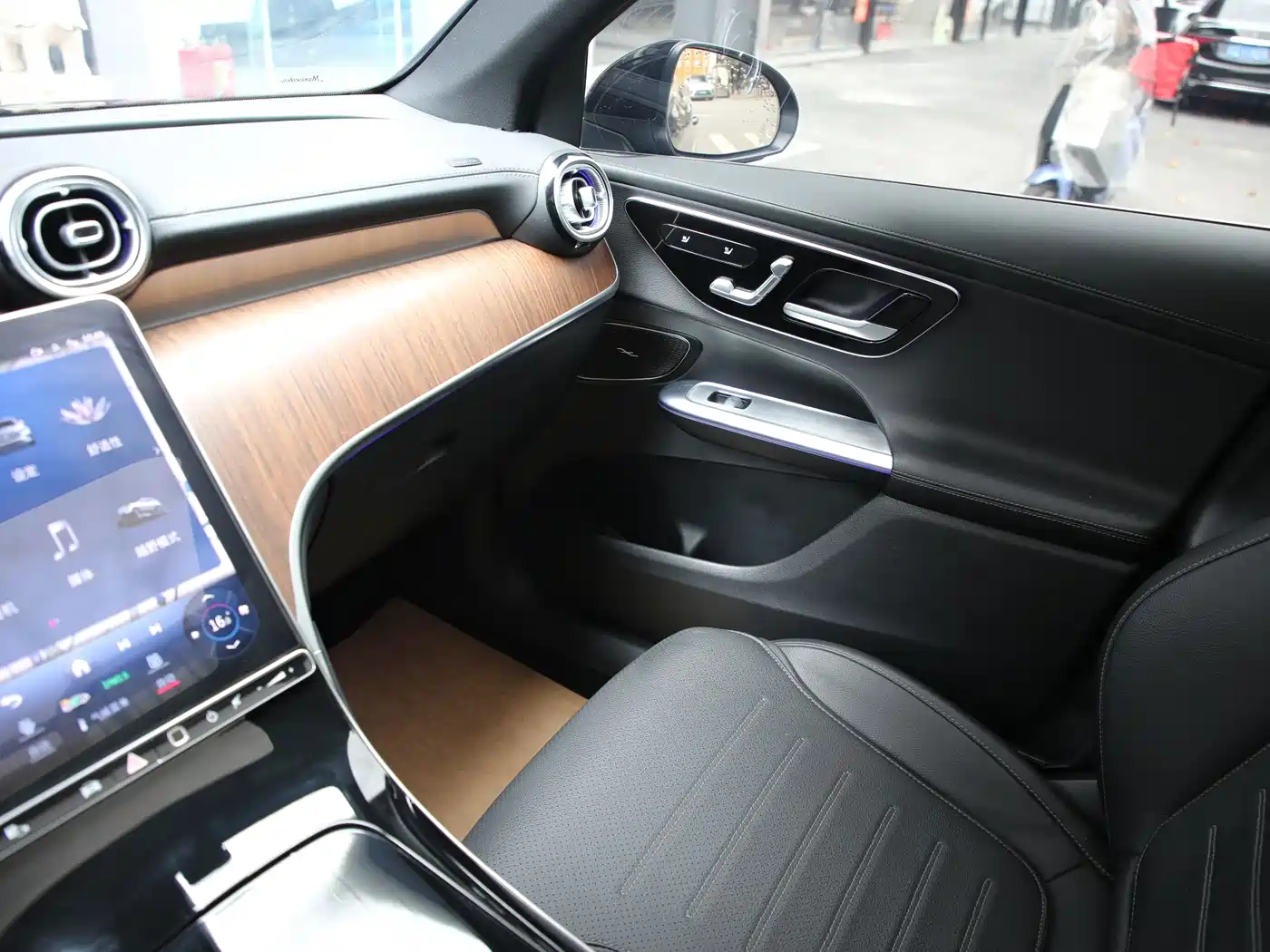 Mercedes-Benz GLC 2024 GLC 300 L 4MATIC Dynamic 5-seater фото 16