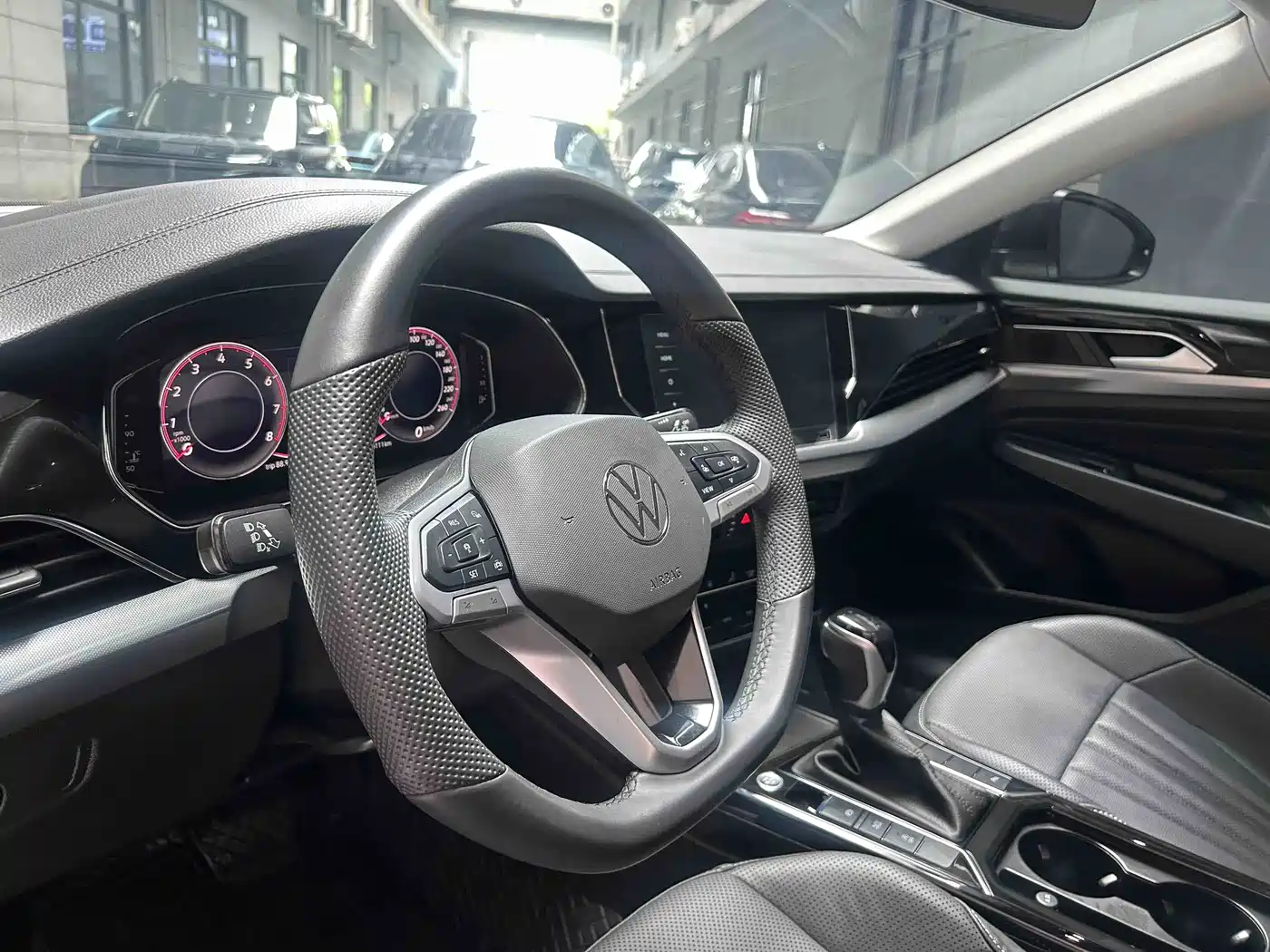 Volkswagen Passat 2025 Outstanding 380TSI Dragon Soaring Edition фото 14