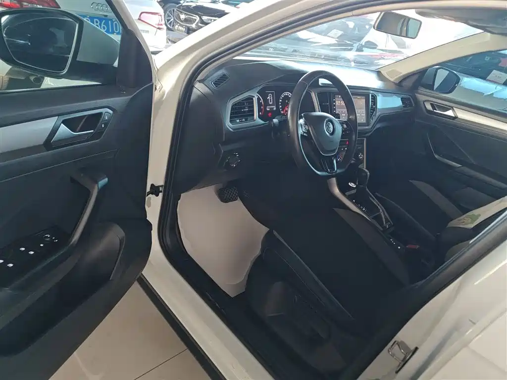 Volkswagen T-ROC 2018 230TSI DSG 2WD Progressive China V фото 13