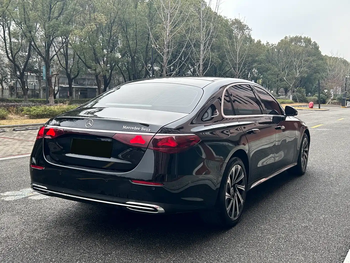 Mercedes-Benz E-Class 2024 E 300 L Fashion фото 17