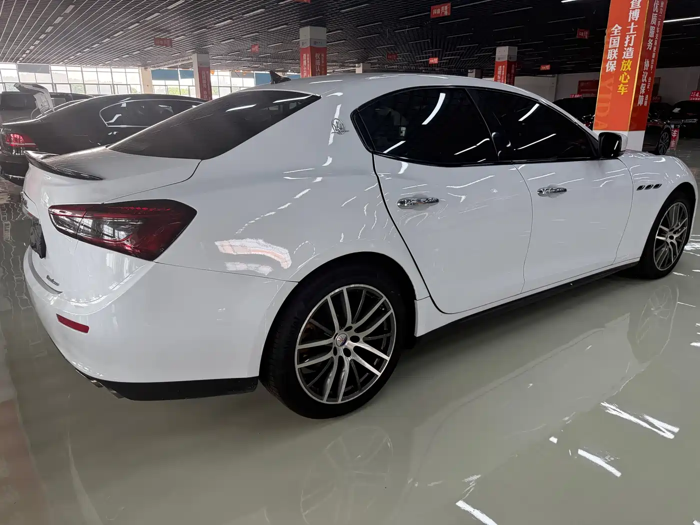 Фото 7 - Maserati Ghibli