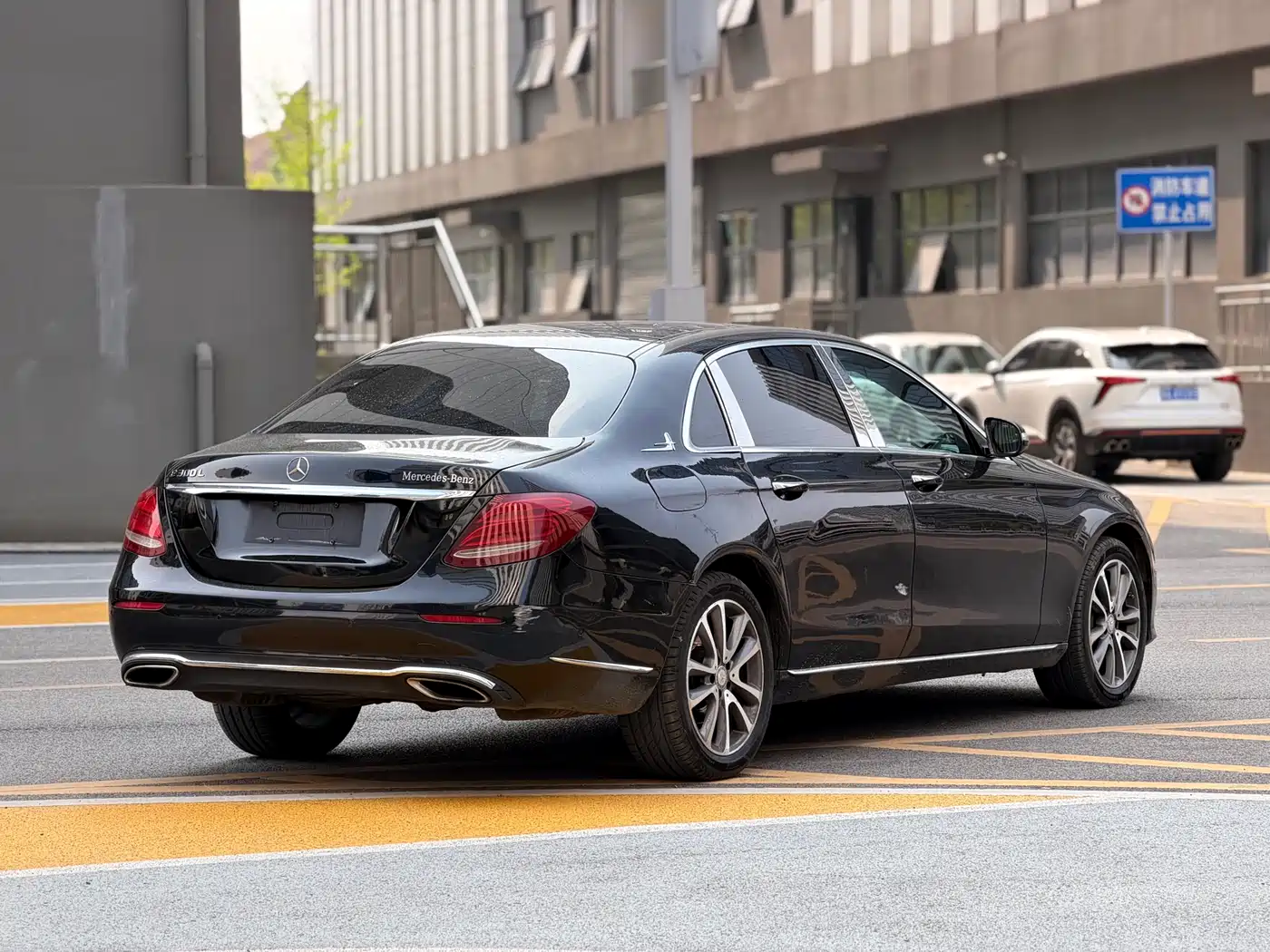 Mercedes-Benz E-Class 2016 E 300 L Fashion Type фото 9