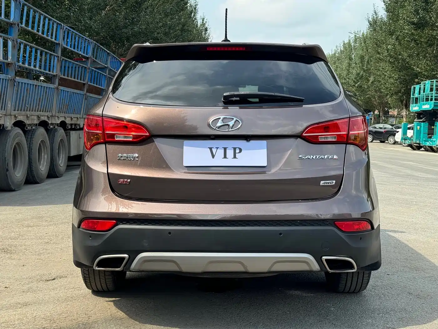 Photo 6 - Hyundai Santa Fe