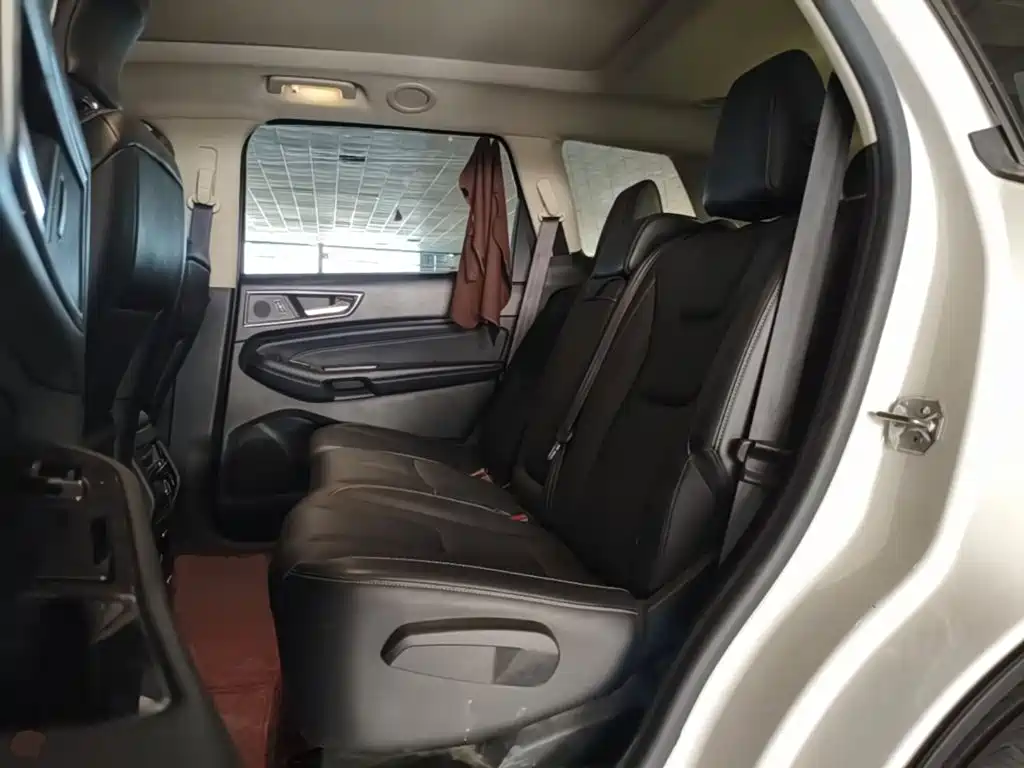 Photo 17 - Ford Edge
