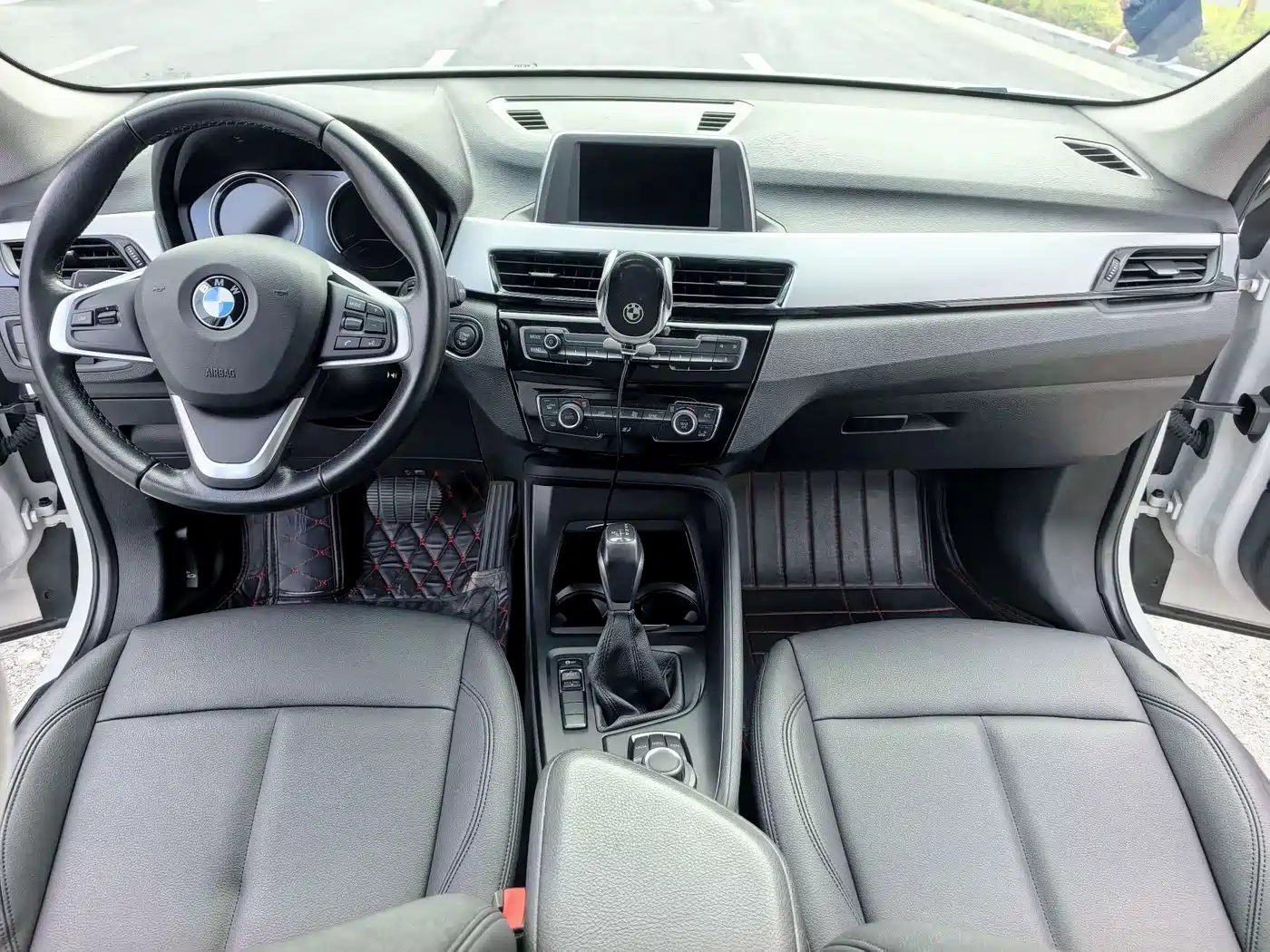 BMW X1 2019 sDrive20Li Leading Model фото 6