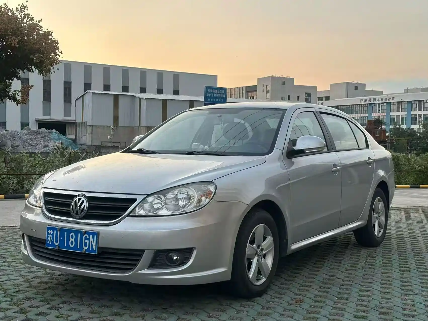Photo 1 - Volkswagen Lavida