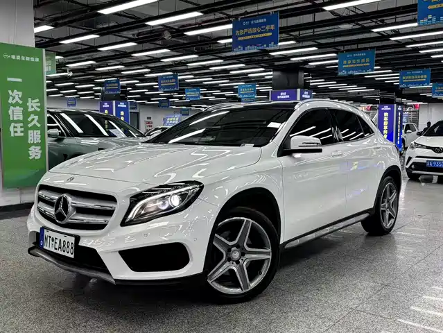 MERCEDES-BENZ GLA