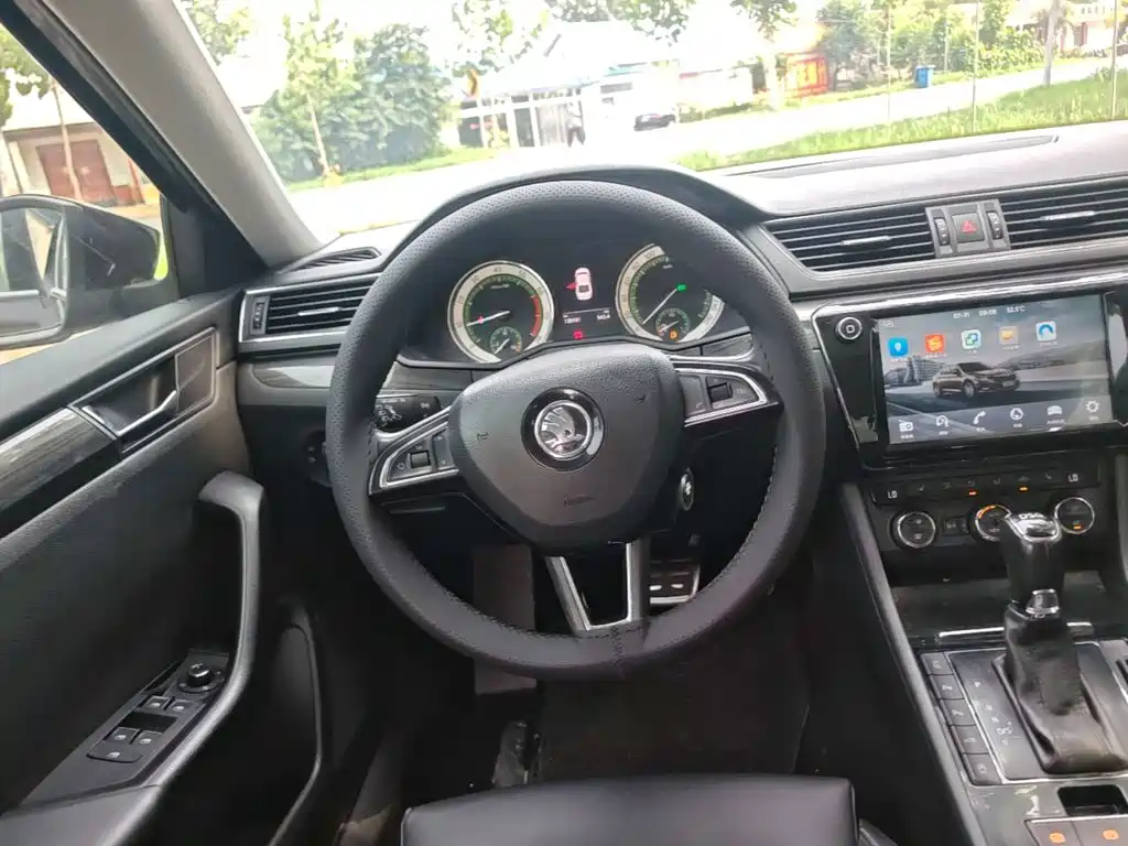 Photo 11 - Škoda Superb