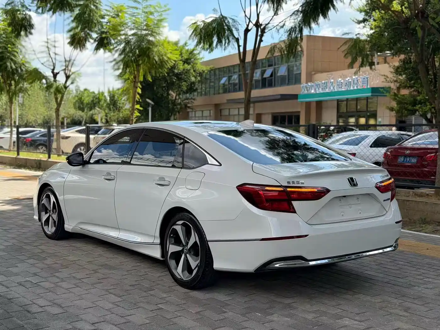 Фото 4 - Honda Inspire