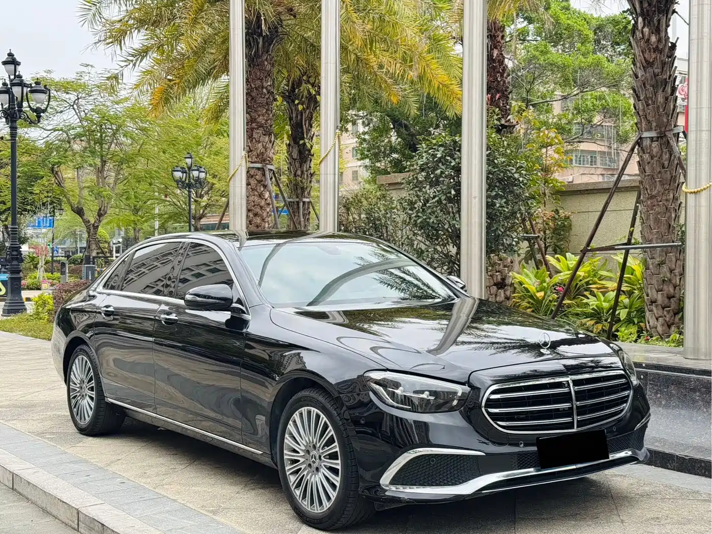 MERCEDES-BENZ E CLASS
