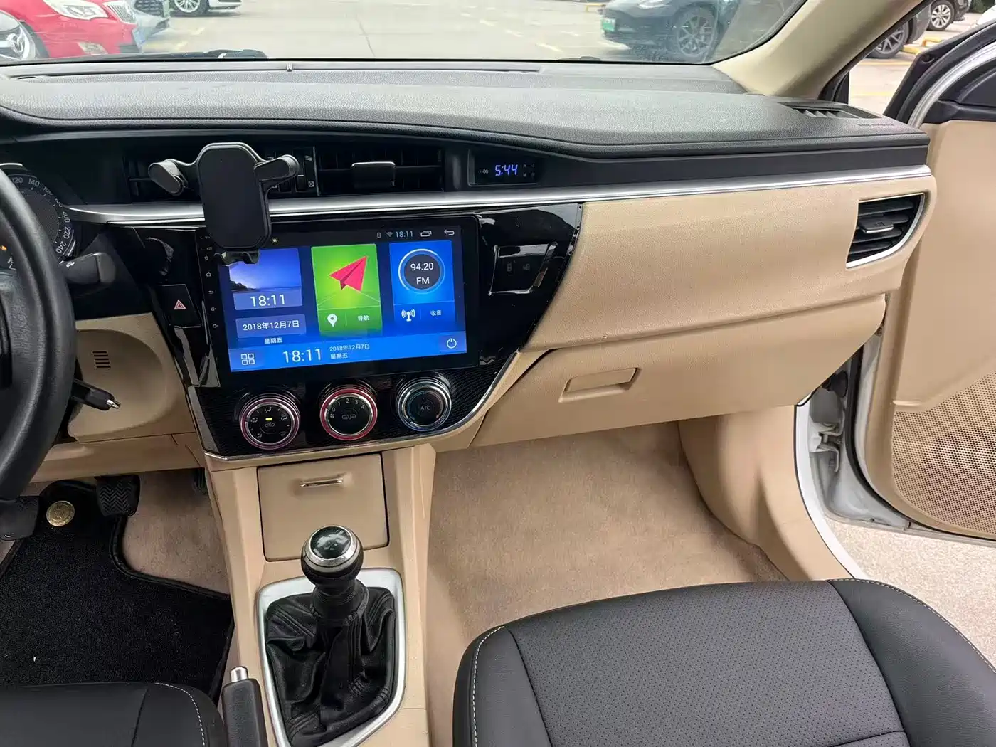 Toyota Corolla 2014 1.6L Manual GL-i Leather Edition фото 8
