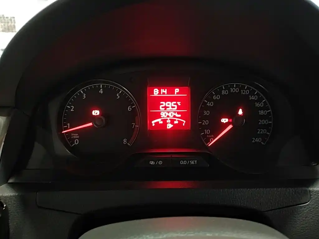 Volkswagen Santana 2015 1.6L Automatic Trend Edition фото 12