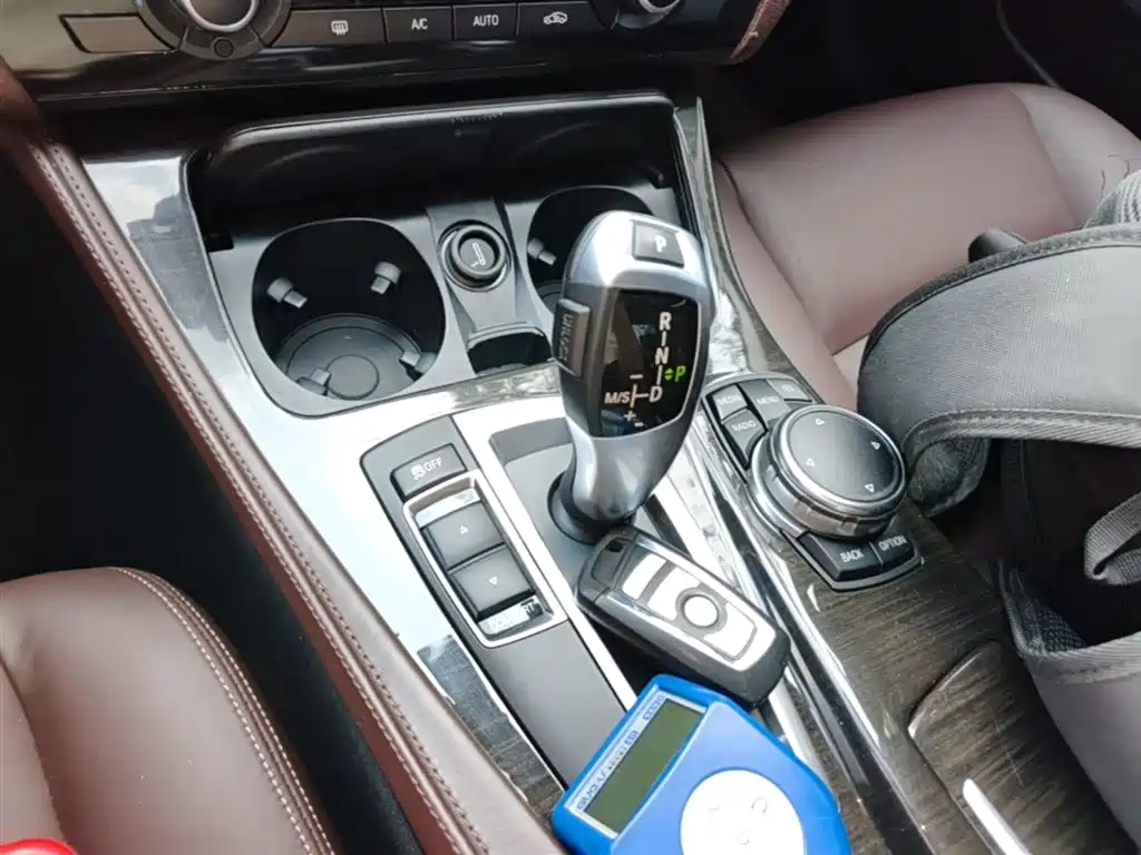 BMW 5 Series 2014 525Li Luxury Design Package фото 14