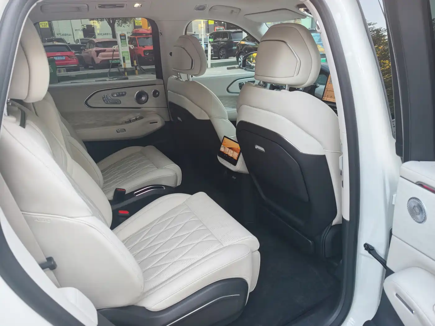 ZEEKR 8X 2026