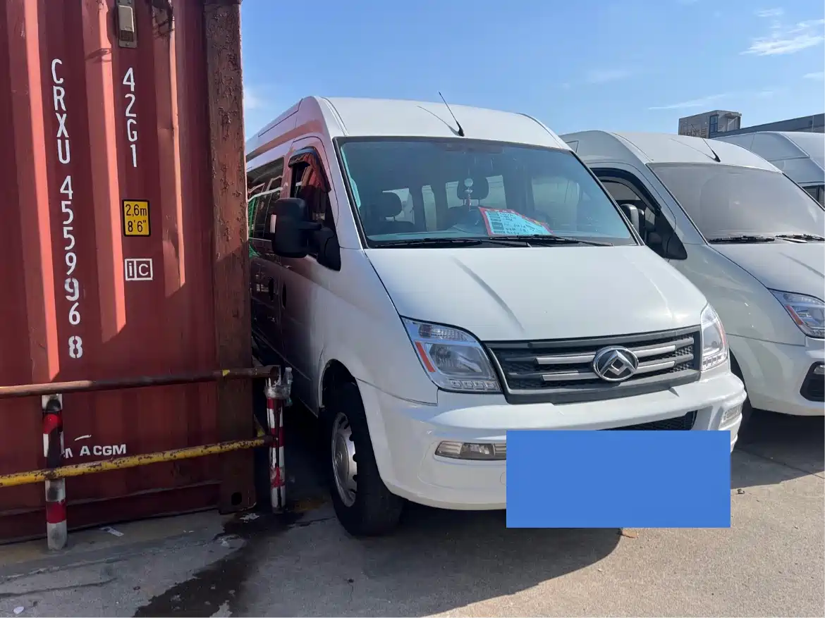 SAIC Maxus Xintu V80 2021 2.0T PLUS Manual All-round King Long Wheelbase Medium Roof 6/7/8/9-seater фото 2