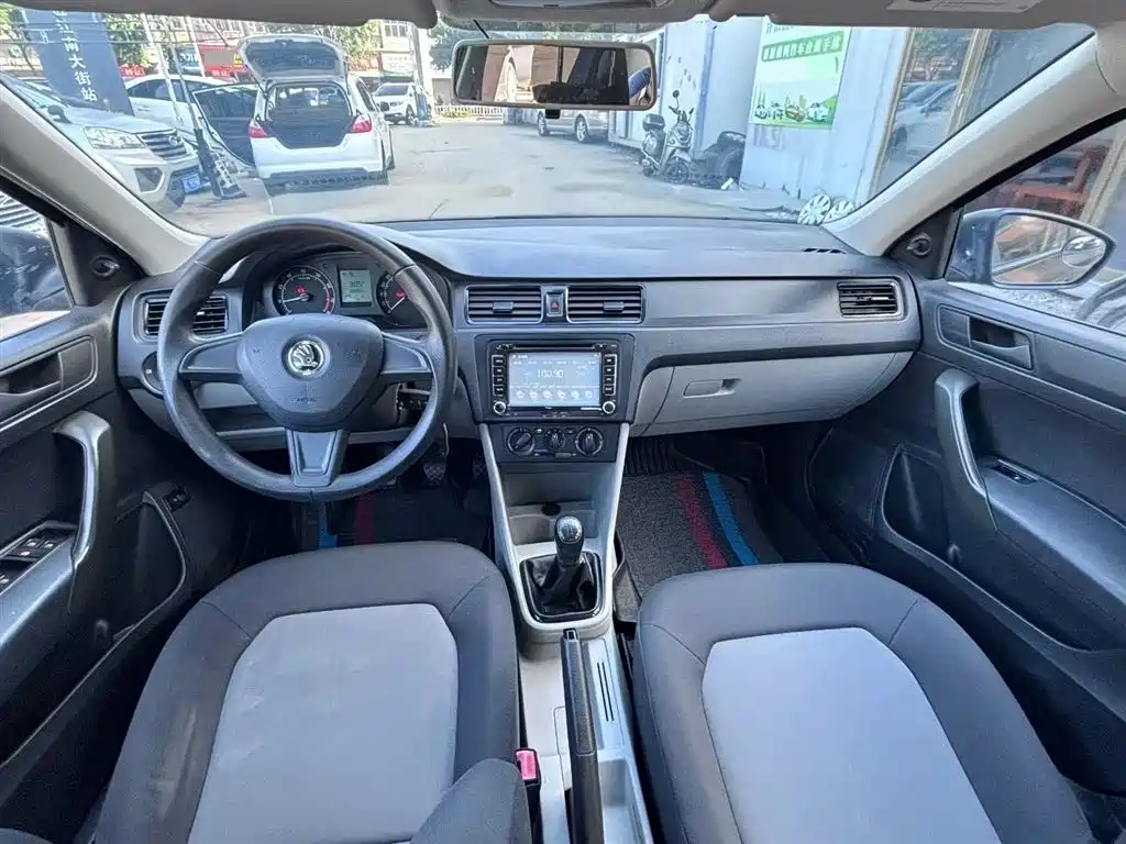 Škoda Rapid 2015 1.6L Manual Joy Selection фото 4