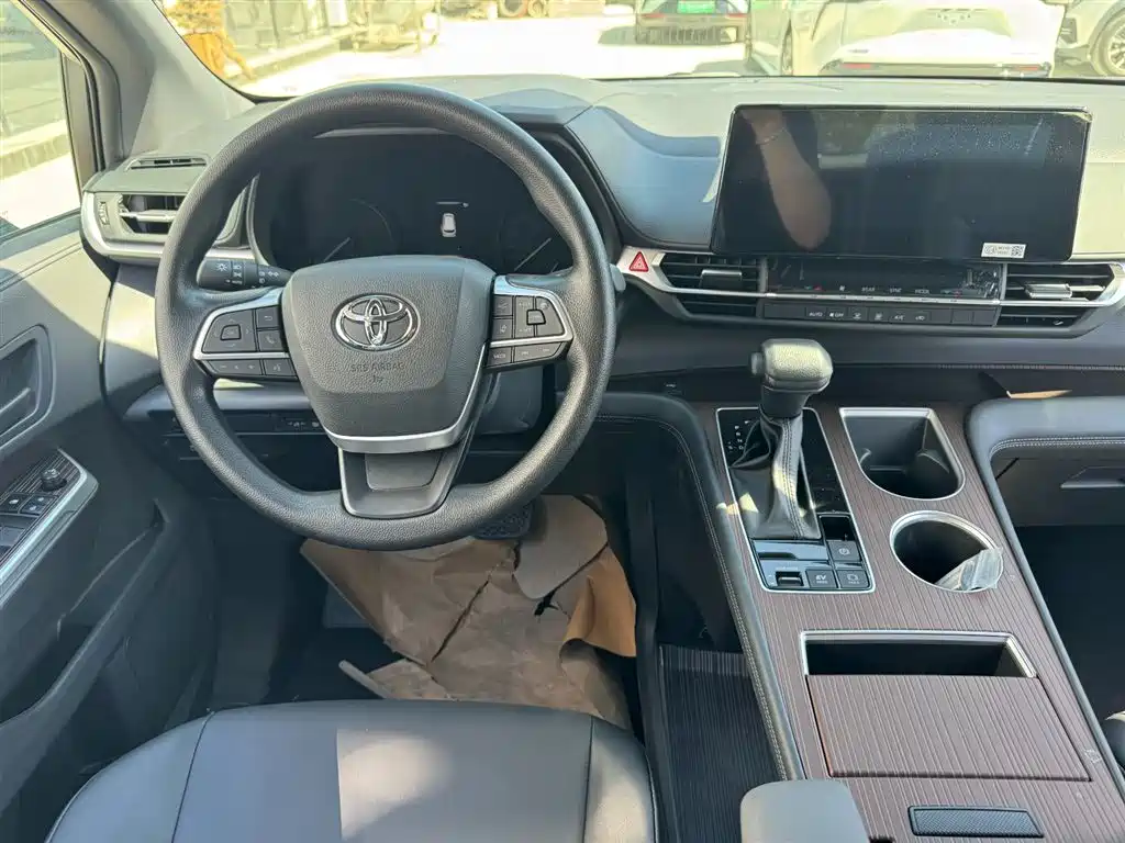 Toyota Granvia 2026 Model 2.5L Hybrid Luxury Edition фото 10