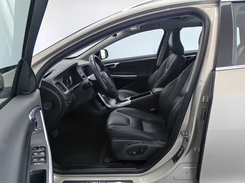 Фото 10 - Volvo V60
