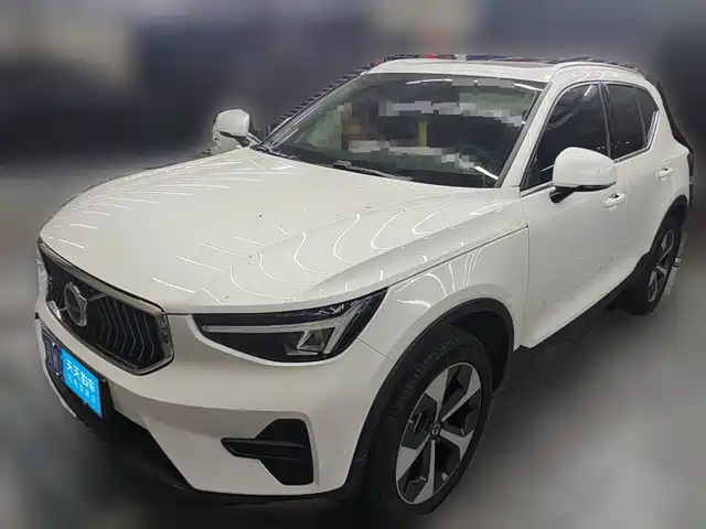 Volvo XC40 2025 B4 AWD Smart Elite Luxury Edition — фото 1