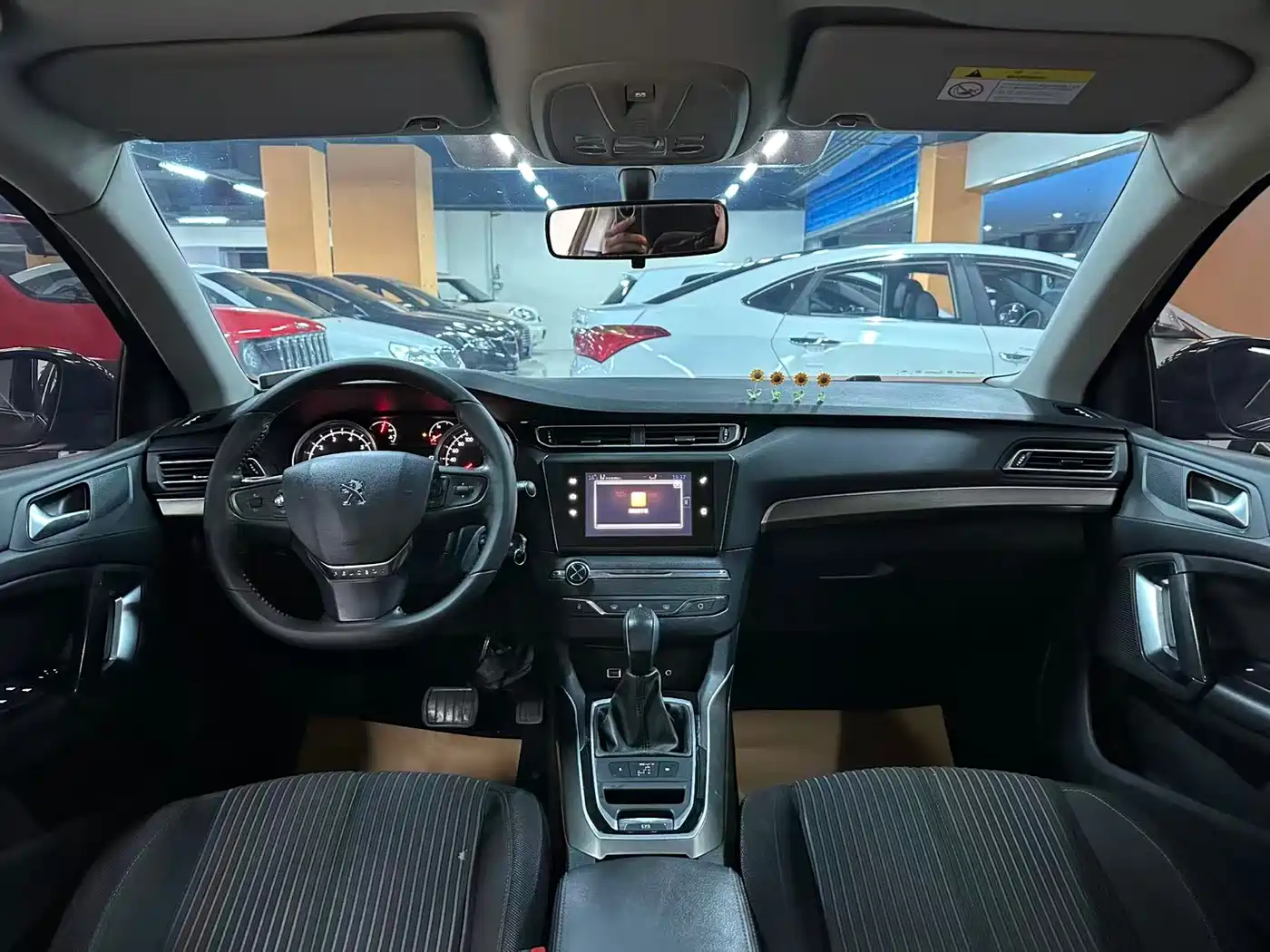 Peugeot 408 2016 1.6T Automatic Luxury Edition фото 4