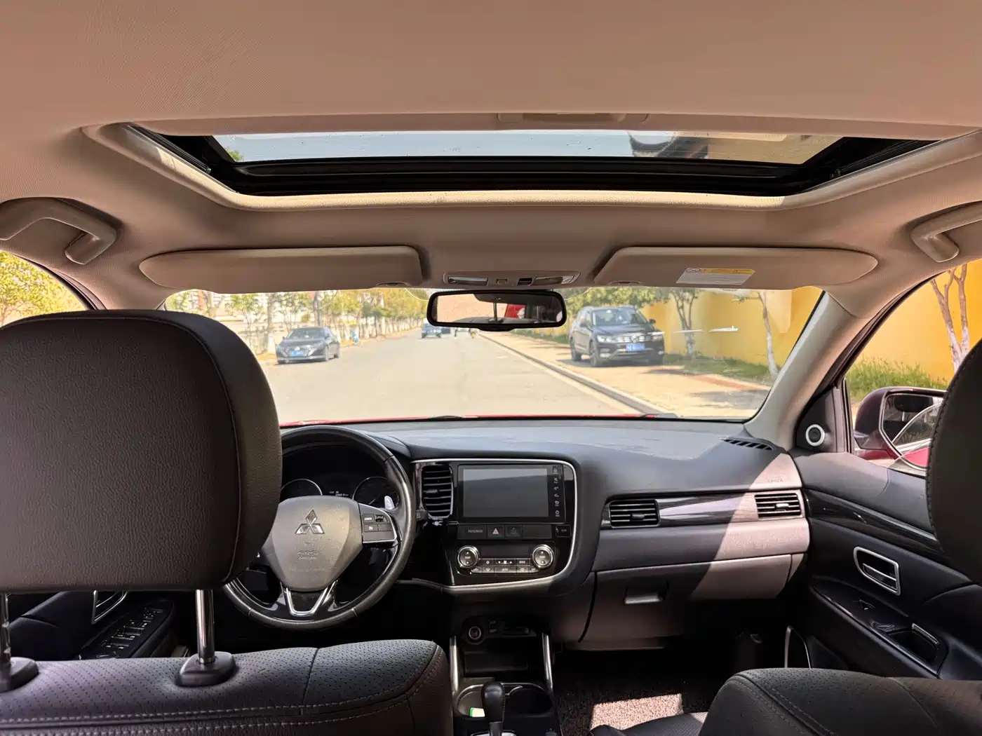 Mitsubishi Outlander 2016 2.4L 4WD Luxury Edition 7-seater фото 11