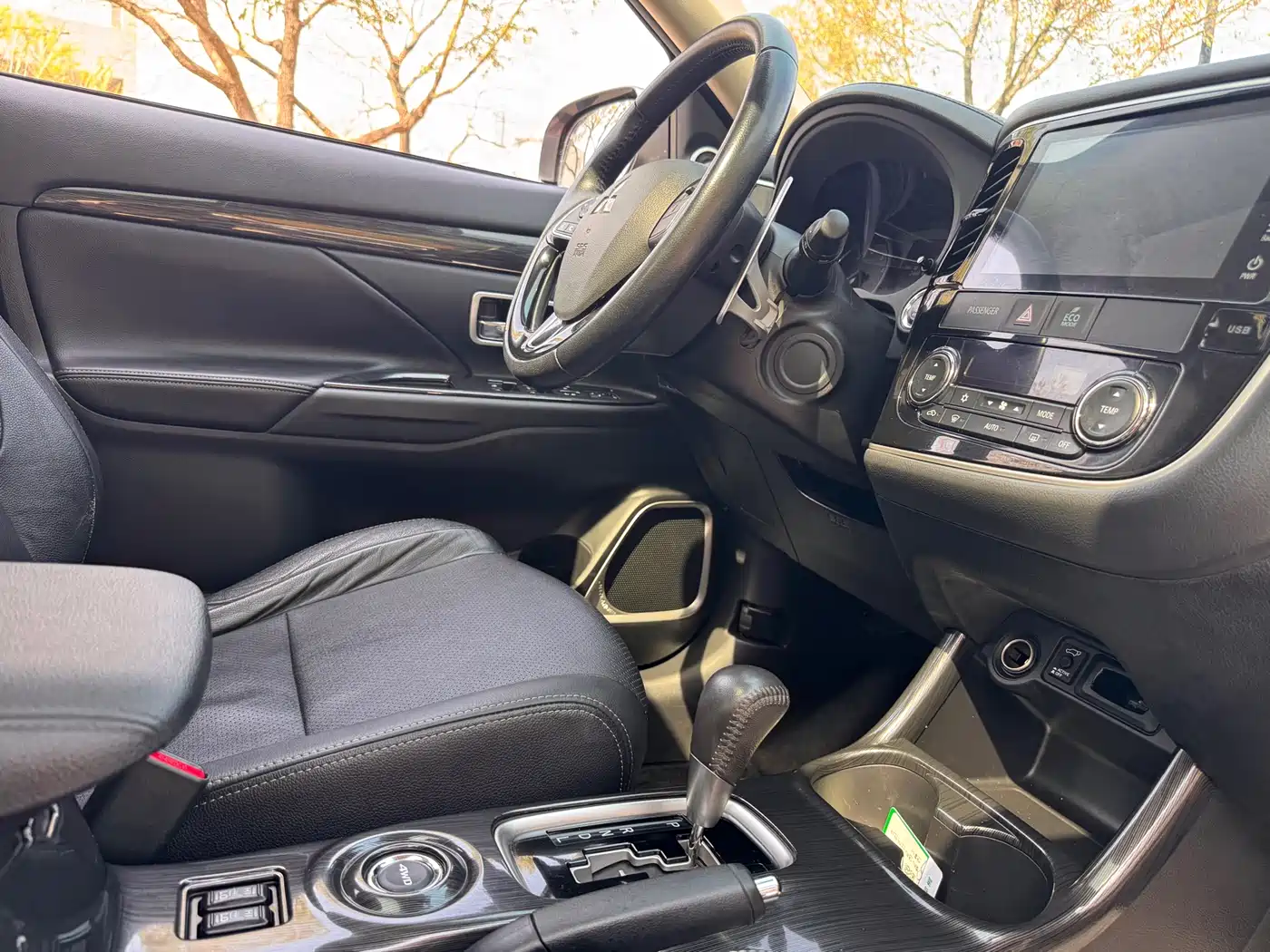 Mitsubishi Outlander 2016 2.4L 4WD Luxury Edition 7-seater фото 18
