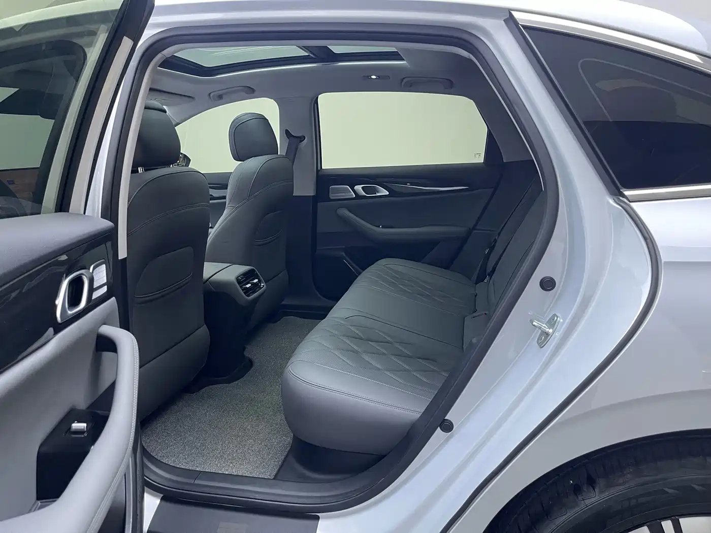 Geely Galaxy Galaxy A7 2025 EM-i 150km Explorer+ Edition фото 13