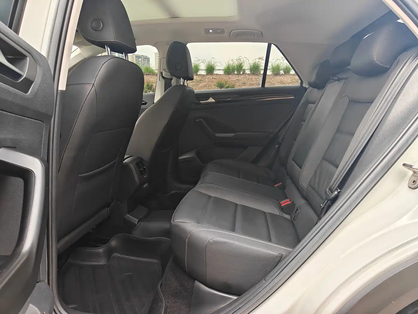 VOLKSWAGEN T-ROC EXPLORING SONGS