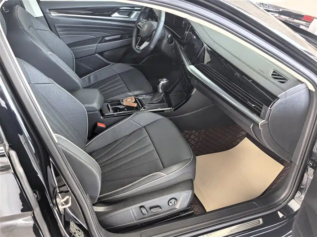 Volkswagen Passat 2024 380TSI Elite Edition фото 18