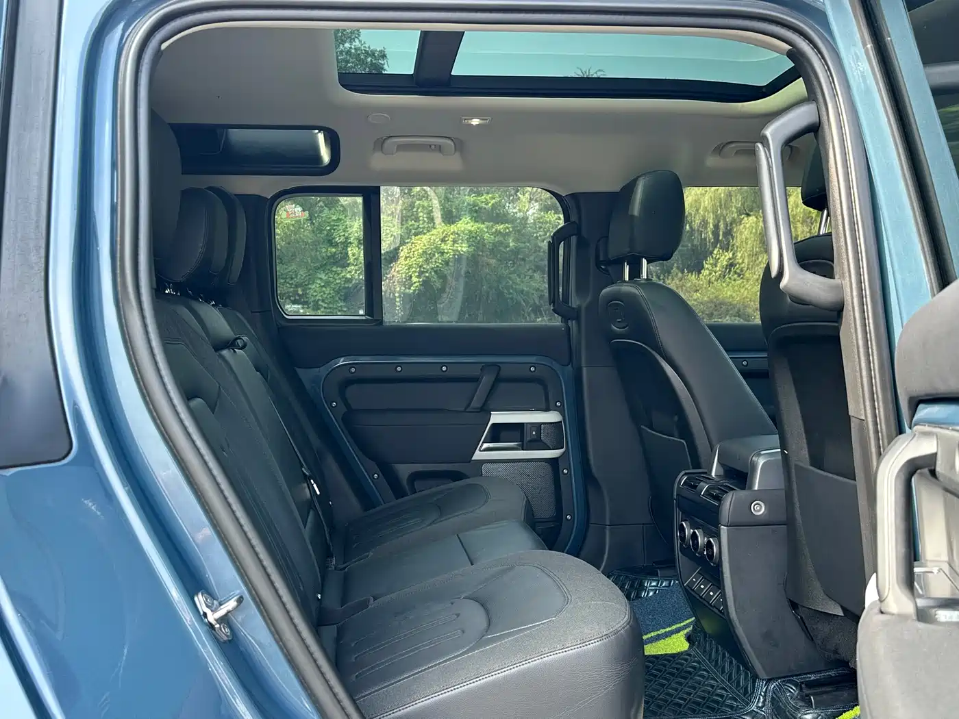 Land Rover Defender 2020 Model 110 P400 SE фото 10