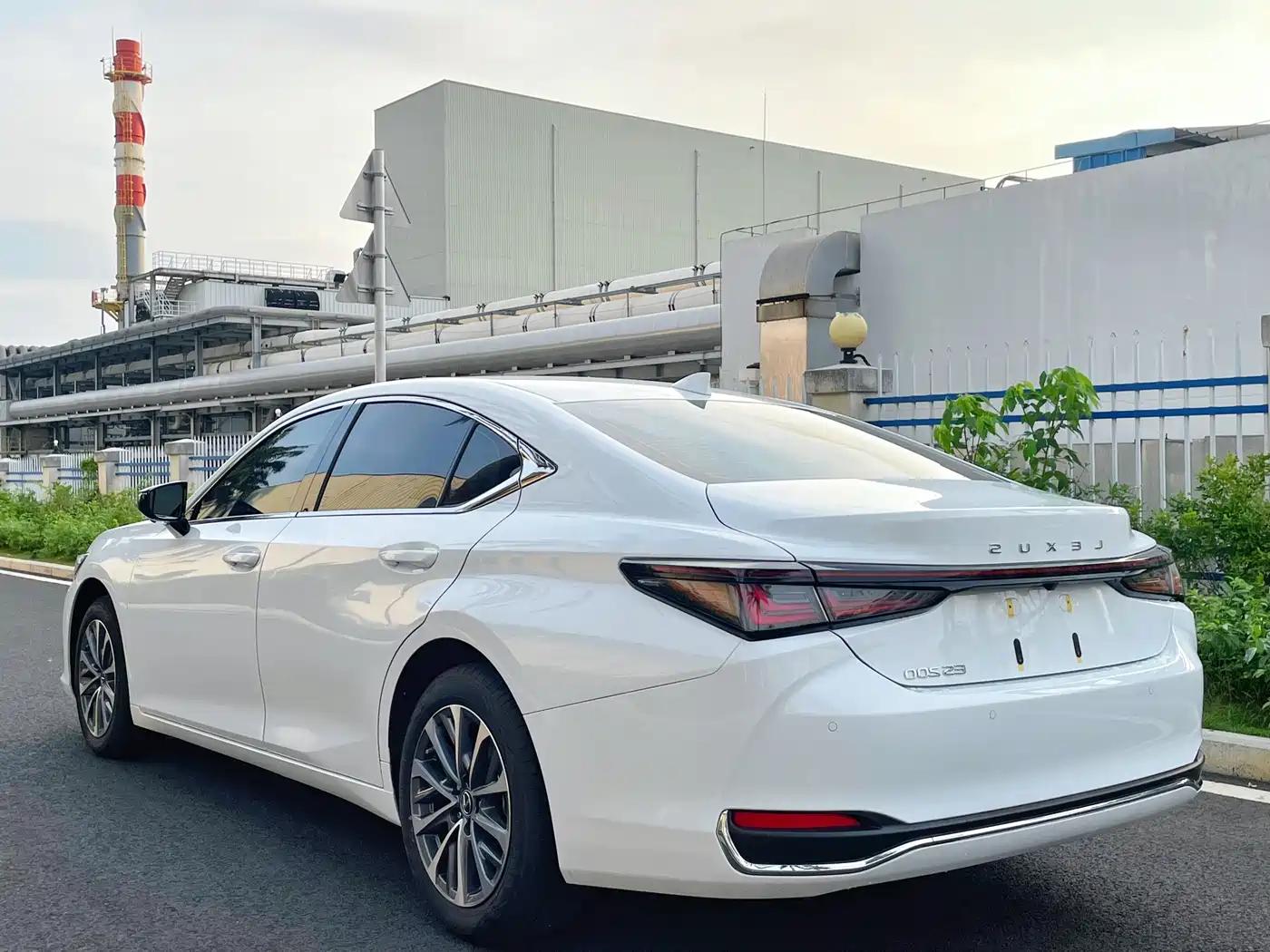 Lexus ES 2025 200 Ultimate Edition фото 9