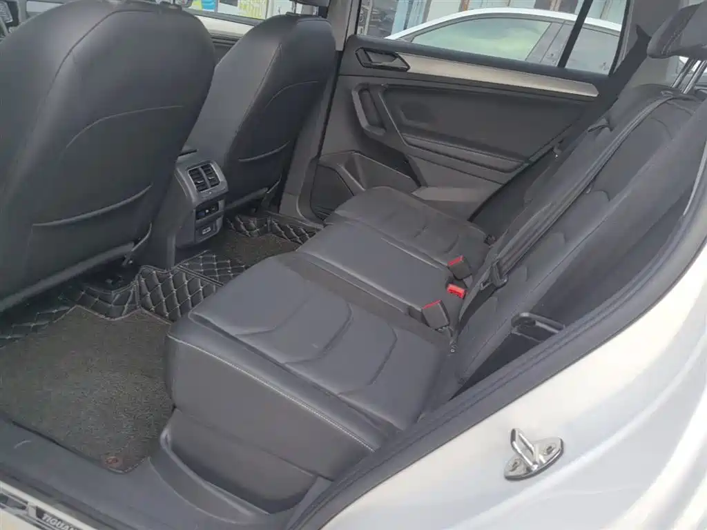 Volkswagen Tiguan L 2017 380TSI Automatic 4WD Luxury Edition фото 17