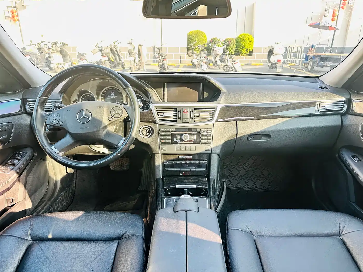Mercedes-Benz E-Class 2010 E 300 L Fashion фото 18