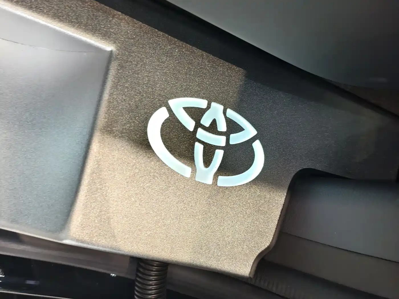 Toyota Granvia 2026 Model 2.5L Hybrid Prestige PLUS AWD Trim фото 9