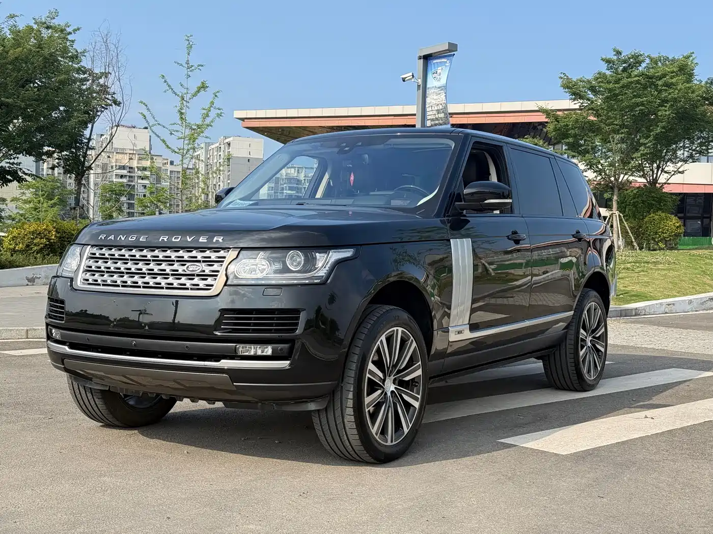 Land Rover Range Rover 2017 3.0 SC V6 Vogue LWB (Long Wheelbase)