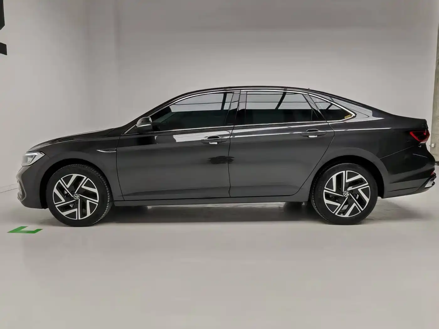 Volkswagen Sagitar 2025 300TSI DSG Surpass Edition фото 9