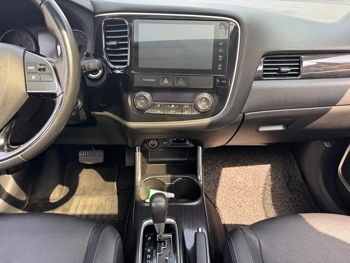 Mitsubishi Outlander 2016 2.4L 4WD Luxury Edition 7-seater фото 12