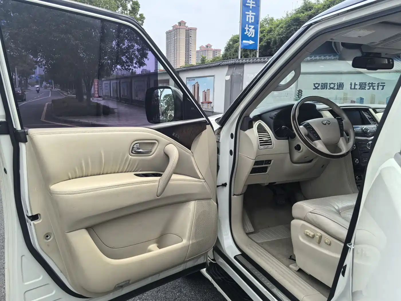 Infiniti QX 2012 2011 QX56