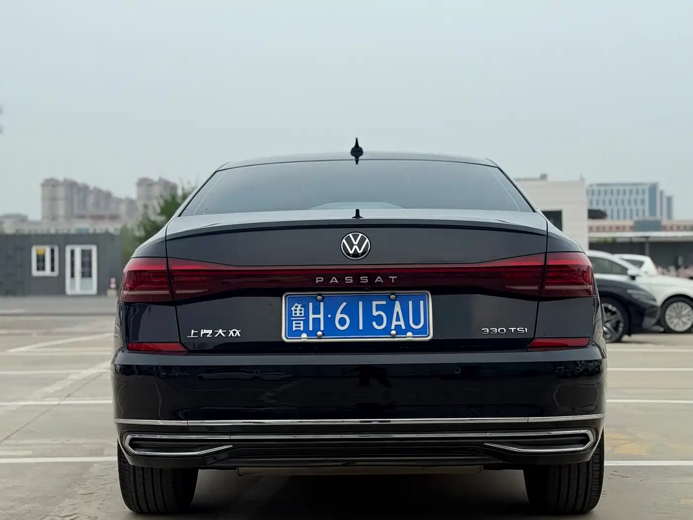 Volkswagen Passat 2022 330TSI Starlight Luxury Edition фото 13