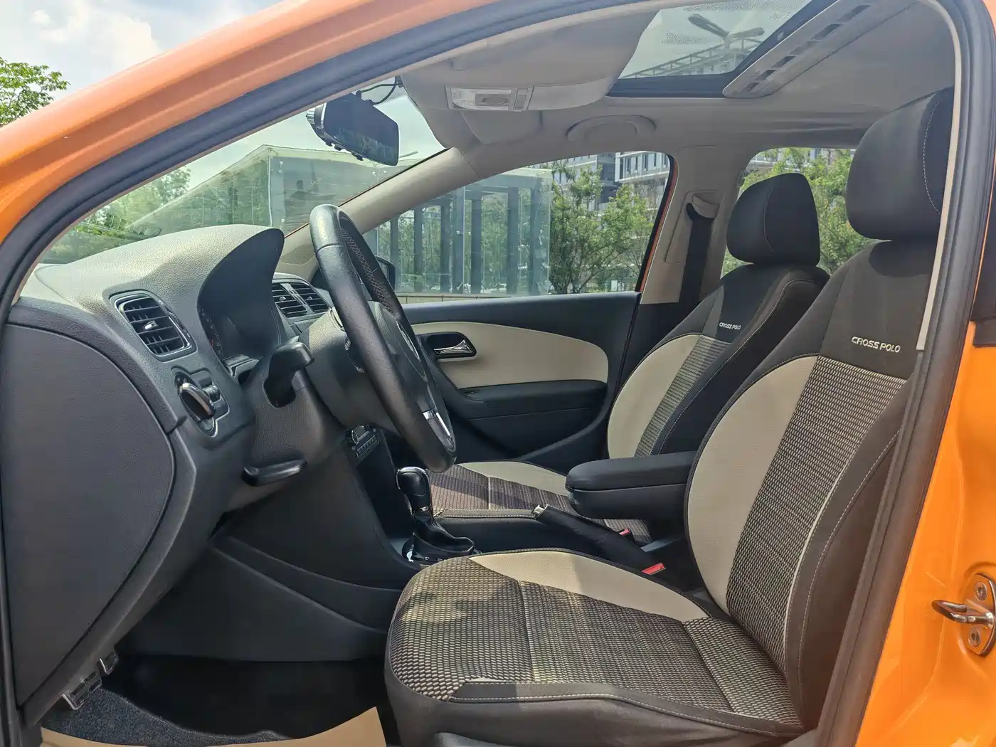 Volkswagen Polo 2012 1.6L Cross Polo AT фото 9