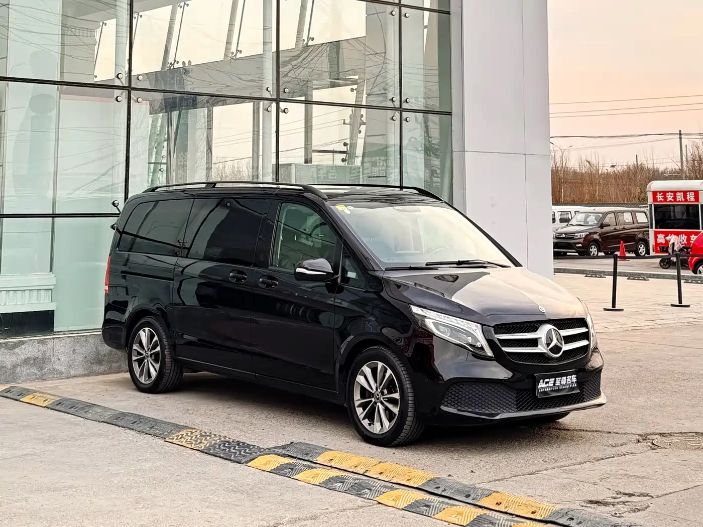 Mercedes-Benz V-Class 2020 V 260 Navigator Edition фото 3